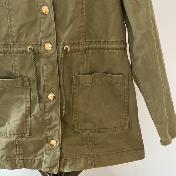 Forever 21 girls light jacket. Perfect for the spring time. - Picture 3 of 4